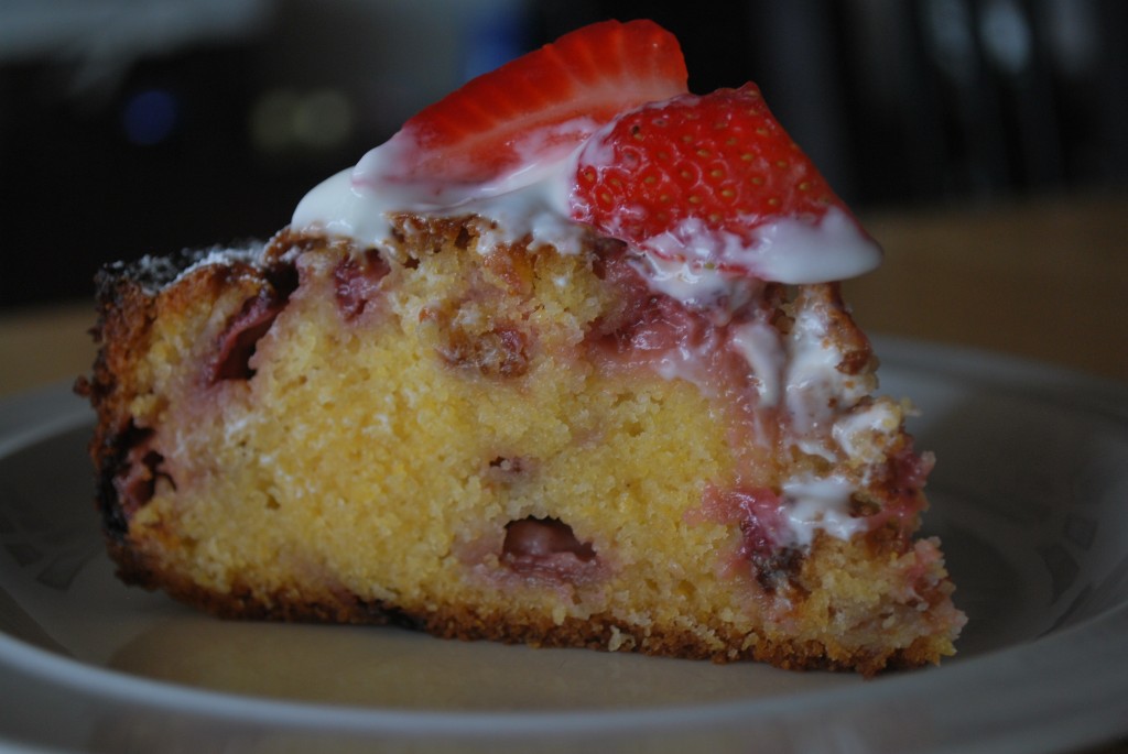 Stawberry and Yoghurt Cake Slice